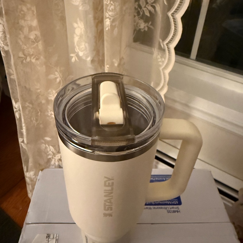 Stanley Cream Quencher Tumbler - Picture 3 of 4